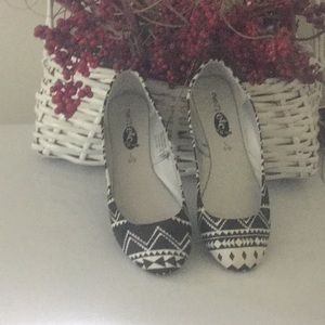 RUE 21, etc ballet satin flats, large, 8/9